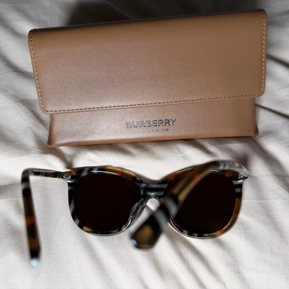 Burberry 55mm Phantos Sunglasses - Picture 5 of 10